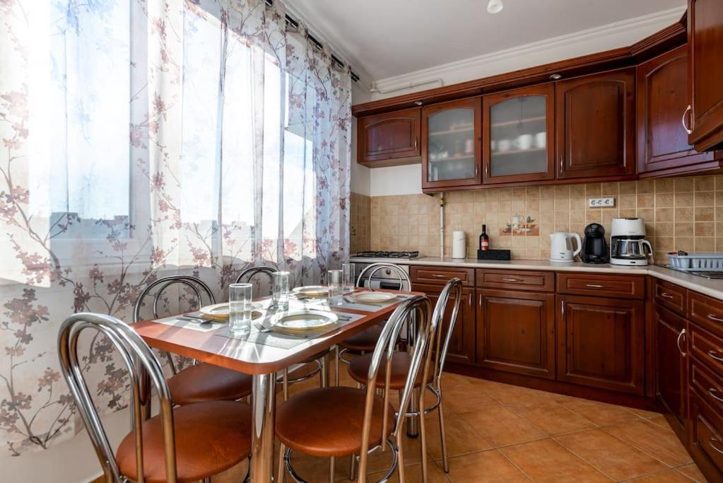 Apartament Spacious And Bright Flat Between Airport & Center *